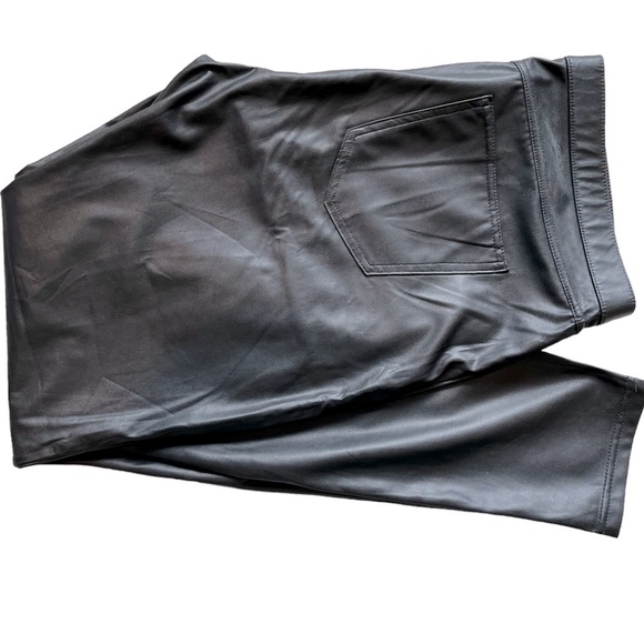 HUE Faux Leather Leggings. - Picture 5 of 8